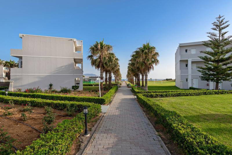 Delfina Tropic Beach Paralia Kourna Kültér fotó